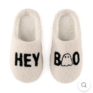 NWOT Hey Boo Cozy White Slippers size S/M aka 7/8